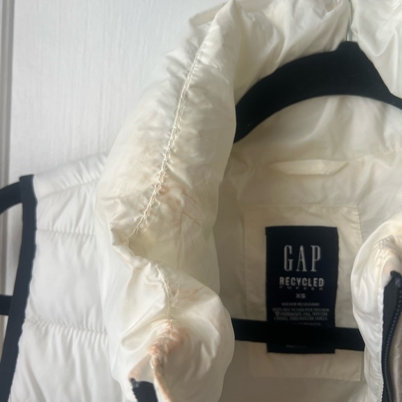 GAP Women's Ivory Quilted Vest - Picture 3 of 7